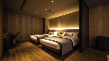 Free minibar, in-room safe, iron/ironing board, free WiFi