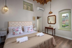 4 bedrooms, in-room safe, iron/ironing board, free WiFi