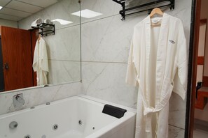 Luxury Suite, Balcony | Jetted bathtub - HOTEL BHAGYALAXMI LUXURY INN (Gandhinagar)