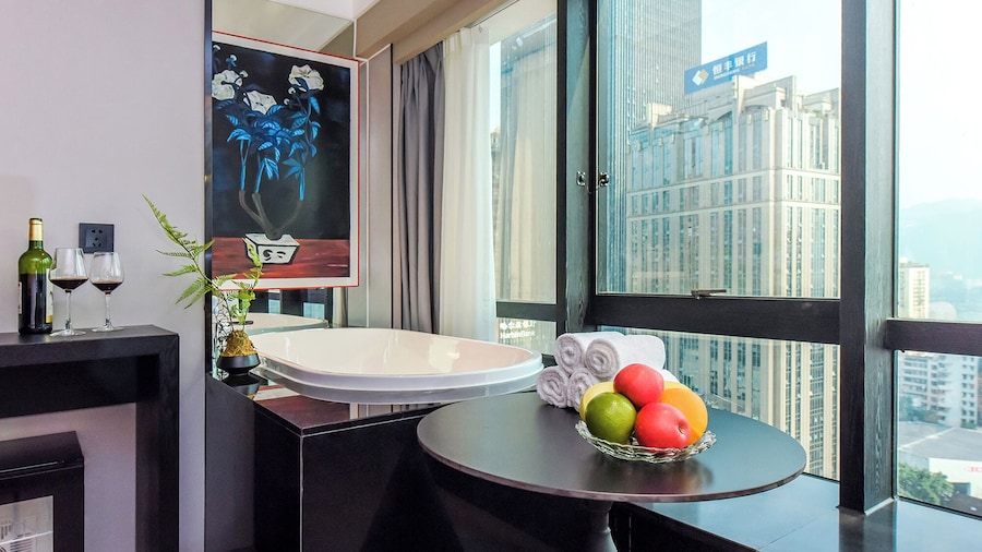 重庆解放碑洪崖洞恩季 M 酒店