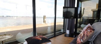 Husbåt med badstue og fantastisk utsikt