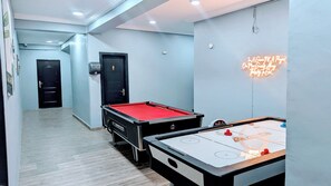 Game room - Luxury hotel with WiFi, laundry services, and full Gym in Lashibi/Sakumono area. (Lashibi)