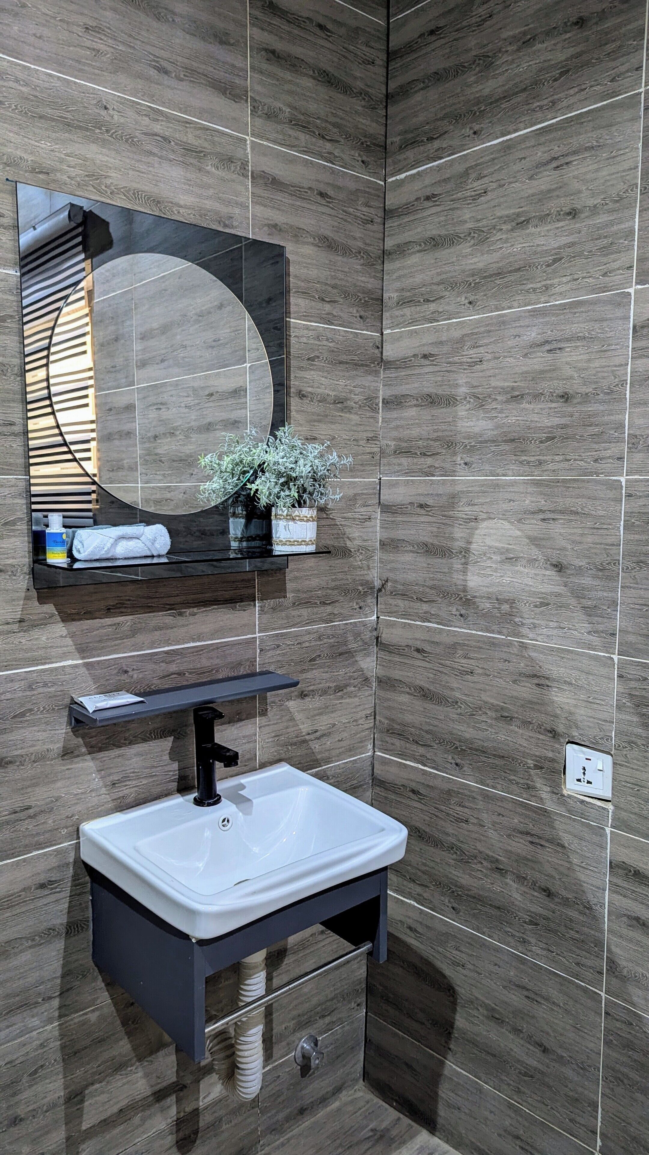 Toallas, jabón, papel de baño 