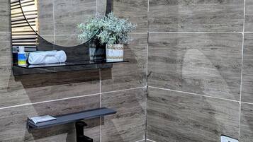 Toallas, jabón, papel de baño