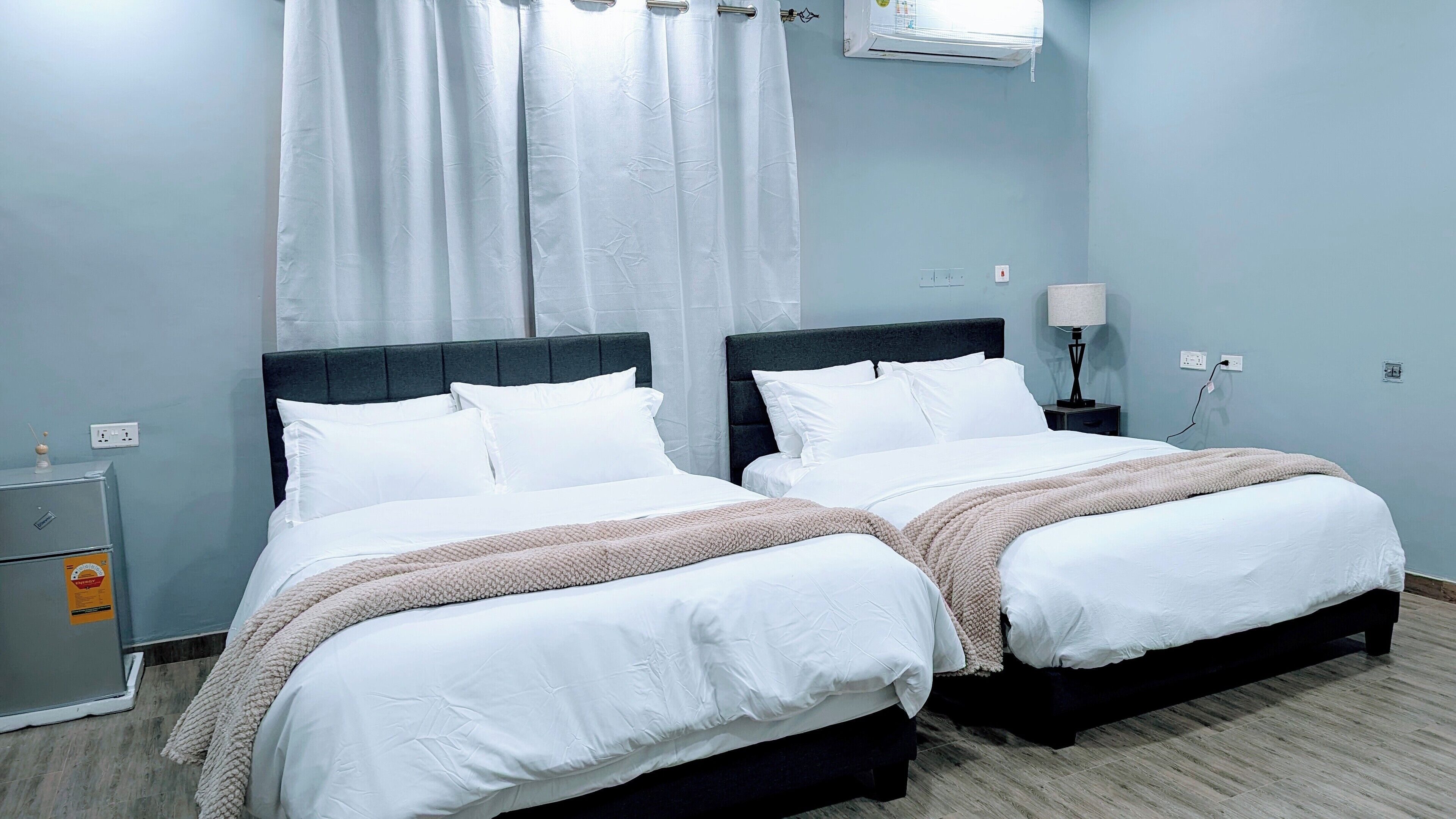 1 habitación, tabla de planchar con plancha, wifi y ropa de cama 