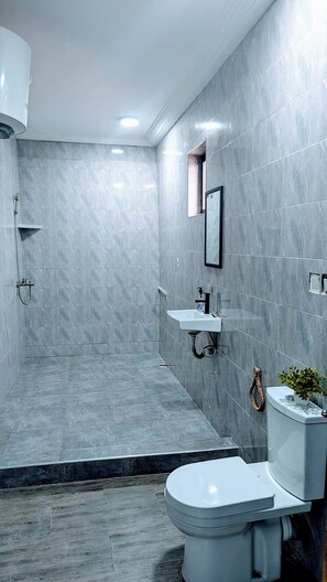 Handtücher, Seife, Toilettenpapier