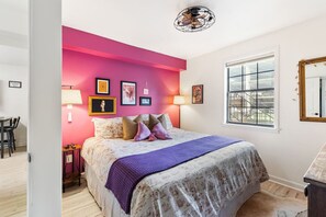 1 bedroom, iron/ironing board, free WiFi, bed sheets - Pink Dreams - Walk to Live Music, Bars, Restaurants - Free Parking (Nashville)