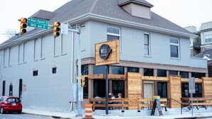 A building with a sign for 'Well Coffeehouse' and a street sign for 'Music Square E 16th Ave S'. - Pink Dreams - Walk to Live Music, Bars, Restaurants - Free Parking (Nashville)