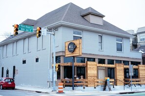 Exterior - Pink Dreams - Walk to Live Music, Bars, Restaurants - Free Parking (Nashville)