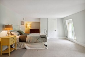 4 bedrooms, desk, iron/ironing board, free WiFi - Stunning Victorian Estate with Lap Pool, Gardens and Huge Porch (Newbury)