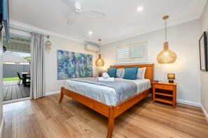 3 bedrooms - Executive Home in Prime Annandale Location (Annandale)