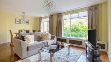 Een smart-tv en een kantoor