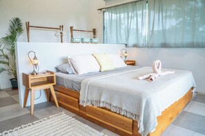 5 bedrooms, iron/ironing board, Internet, bed sheets
