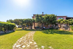 Family Apartment, Multiple Bedrooms, 2 Bathrooms (Casa Ortensia) | Property grounds - Casa Ortensia Apartments (Arzachena)
