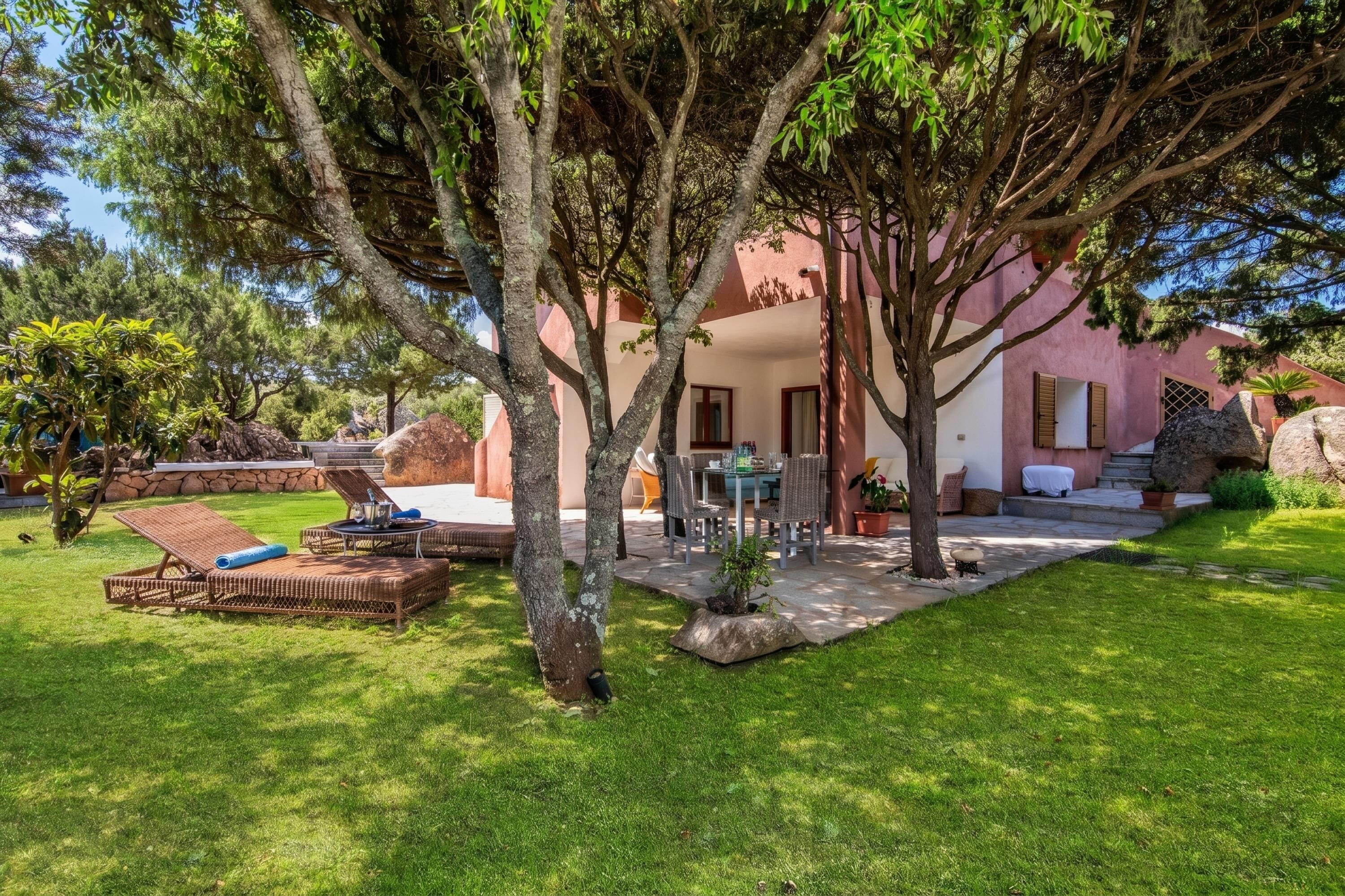 Family Apartment, Multiple Bedrooms, 2 Bathrooms (Casa Ortensia) | Outdoor dining
