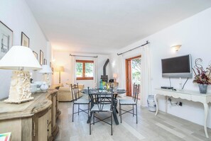 Family Apartment, Multiple Bedrooms (Casa Ortensia 2) | Dining - Casa Ortensia Apartments (Arzachena)