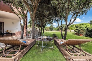 屋外ダイニングエリア