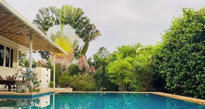 Hidden Villa Oasis Private Pool 2km to Beach&Mall