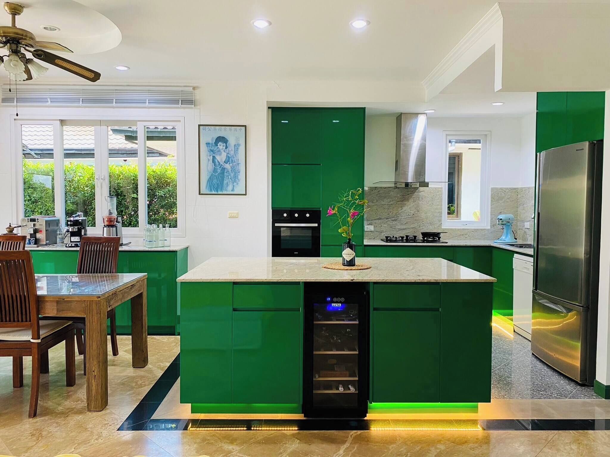 Kühlschrank, Ofen, Herdplatte, Geschirrspüler