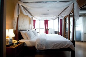 1 bedroom, iron/ironing board, internet, bed sheets