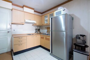 Fridge, microwave, coffee/tea maker, toaster