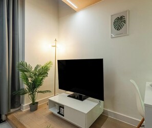 Dining - Sky Duplex-Balcony-Roof Terrace-Parking (Manchester)