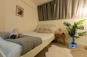 1 bedroom, iron/ironing board, Internet, bed sheets - Sky Duplex-Balcony-Roof Terrace-Parking (Manchester)
