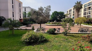 Property grounds - St Cyprien, very nice apartment near the port and beach (Saint-Cyprien)