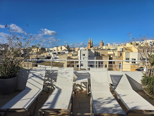 D Townhouse Boutique Suites