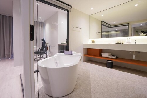  Maybis Hotel