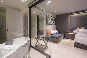 Suite Room | Free WiFi - Maybis Hotel (Samut Prakan)