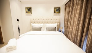 Family Apartment, Pool View | Egyptian cotton sheets, premium bedding, iron/ironing board, free WiFi