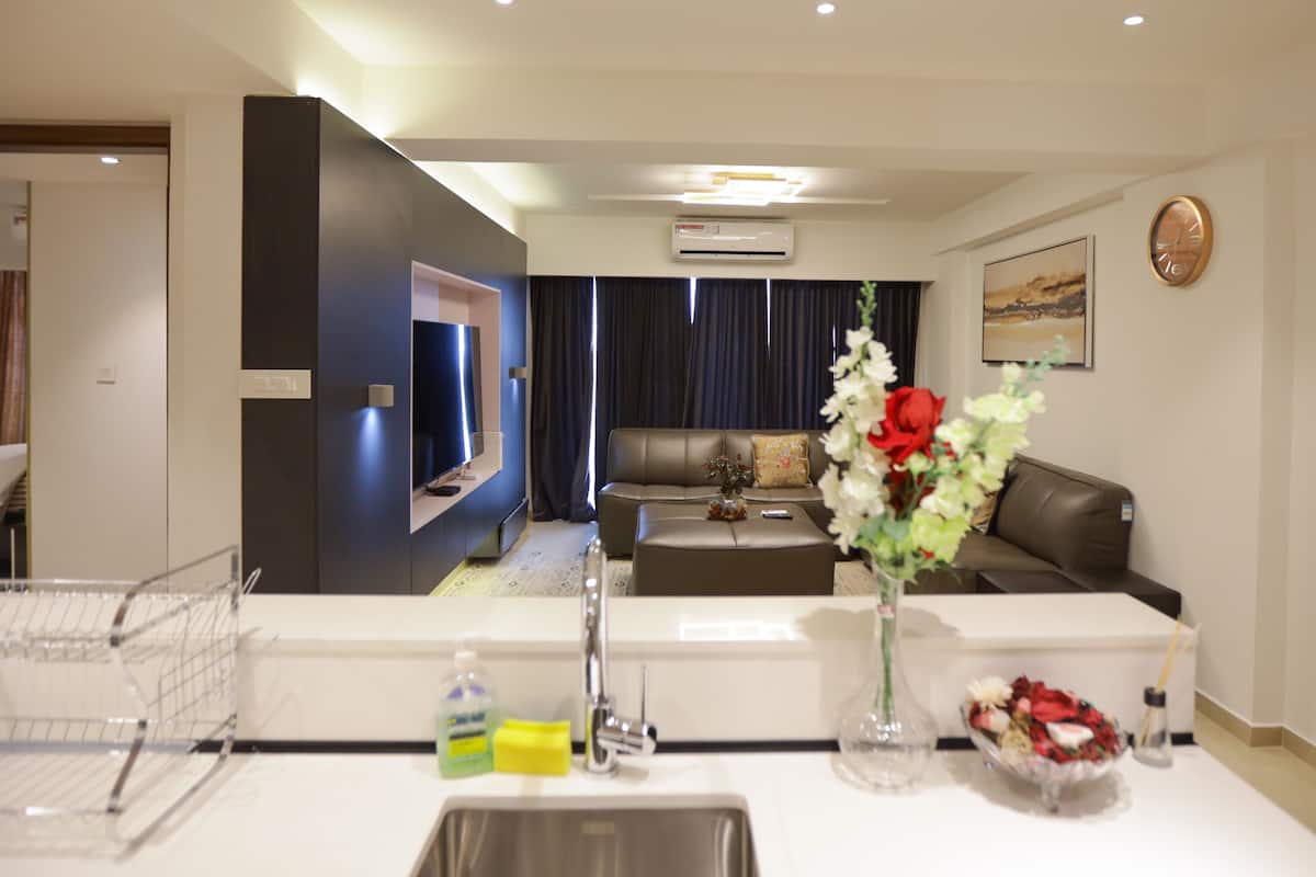 Family Apartment, Pool View | Living area