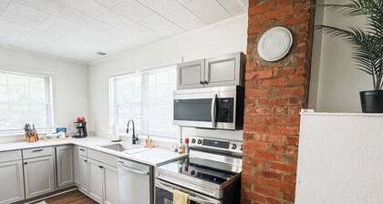 Clean & Cozy! 2BR, Pets welcome!