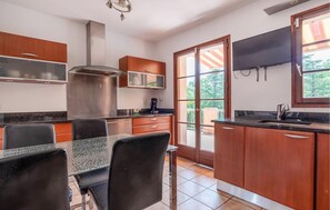 Fridge, stovetop, dishwasher