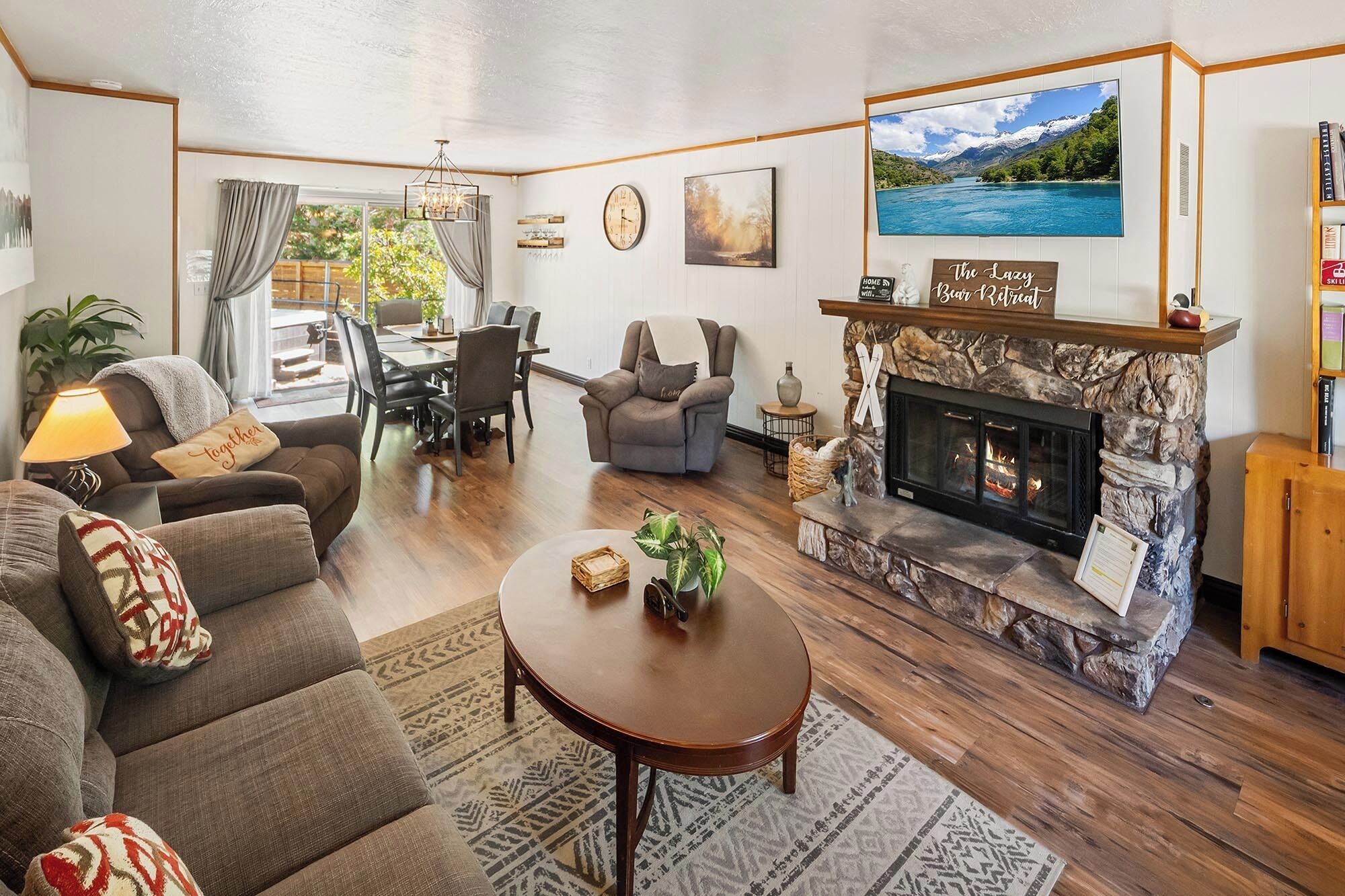 TV, lareira, videogames