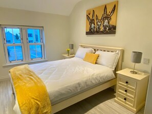 4 quartos, ferros/tábuas de passar roupa, Wi-Fi, roupa de cama