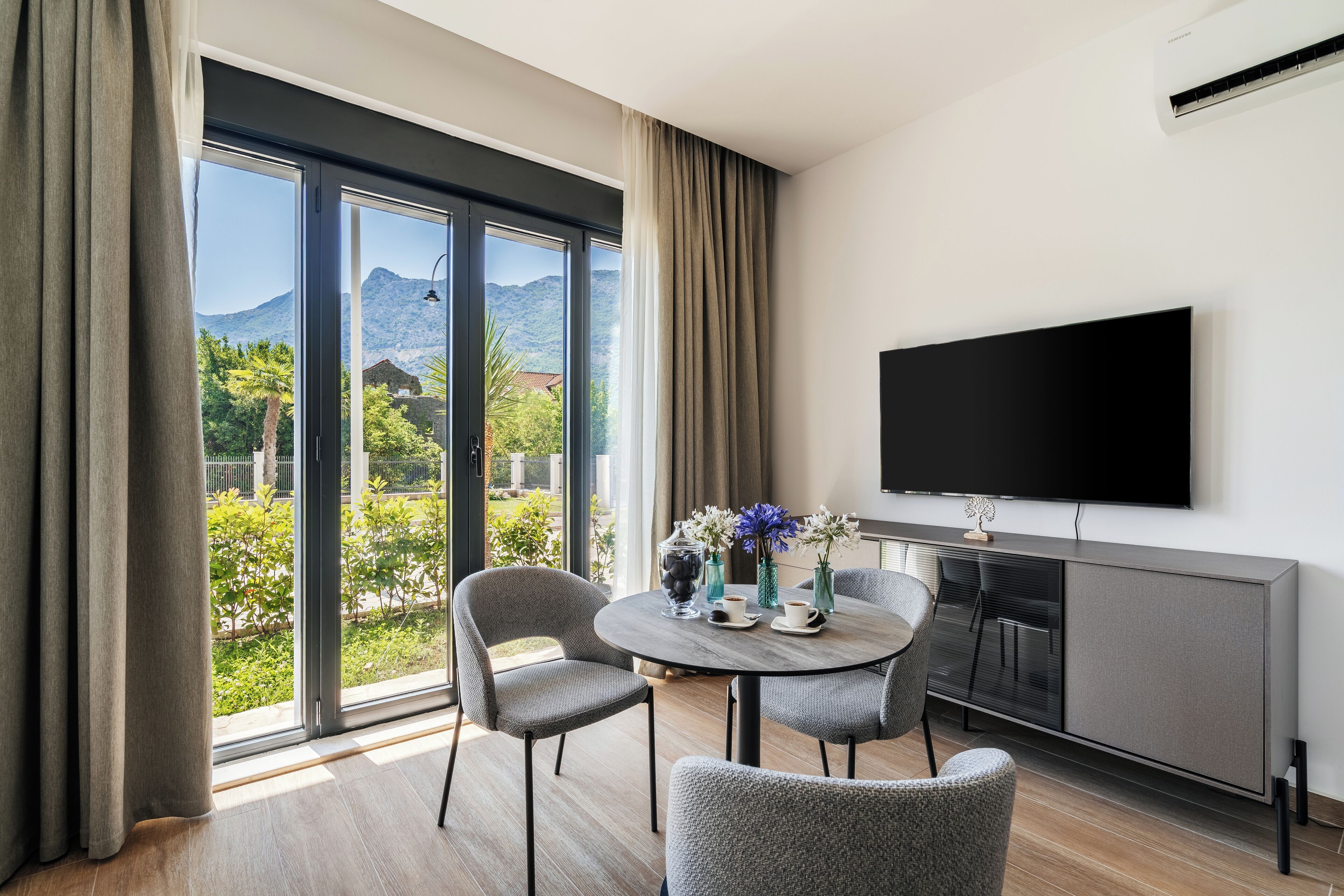 Rideaux occultants, lits bébé (gratuits), Wi-Fi gratuit, draps fournis