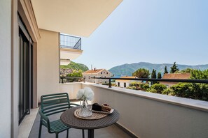 Apartemen Deluks, 2 kamar tidur, pemandangan laut | Balkon