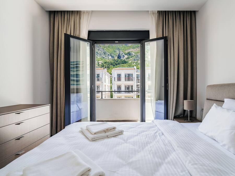 Blackout curtains, free cots/infant beds, free WiFi, bed sheets