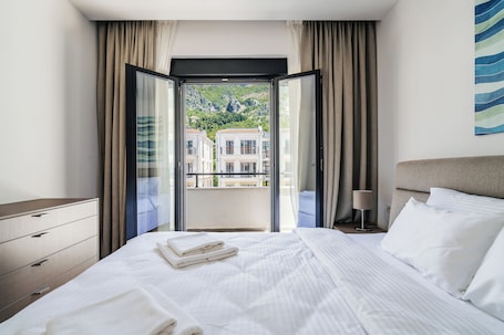 客房内保险箱、遮光窗帘、熨斗/熨板、婴儿床. 里桑湾