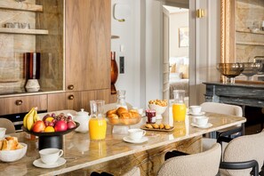 Daily local cuisine breakfast for a fee - Merveil Luxury Suites - Rougemont I-II-III (Paris)