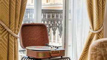 Apartamento, vista para a cidade | Área de estar | Escritórios