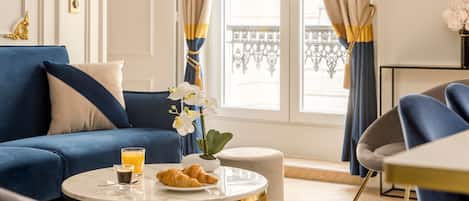 Petit déjeuner servi tous les jours en supplément