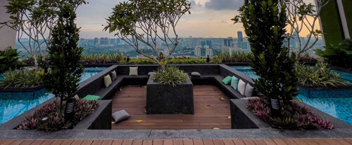 Sky Pool Suites KL Sentral -Riveria City