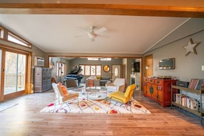 Smart TV, fireplace, offices