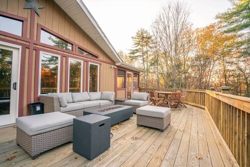 Esopus Escape: Secluded Escape with Hot Tub & Fireplace