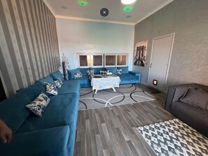 Rideaux occultants, chambres insonorisées, fer et planche à repasser