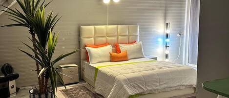 Design Loft, Pool View | Blackout drapes, soundproofing, iron/ironing board, free WiFi