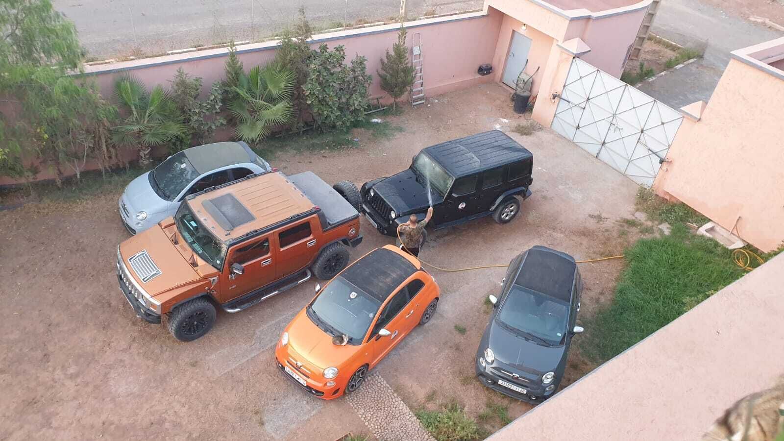 موقف سيارات
